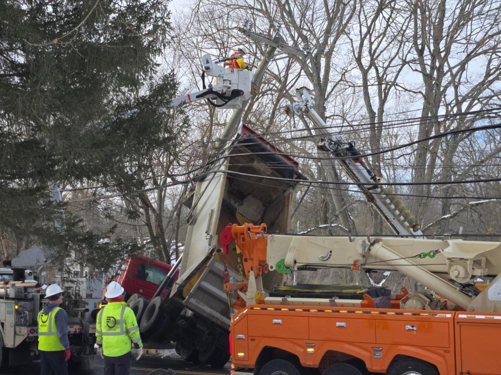 Truck Crash Disrupts Traffic on Route 6 in&nbsp;Southbury