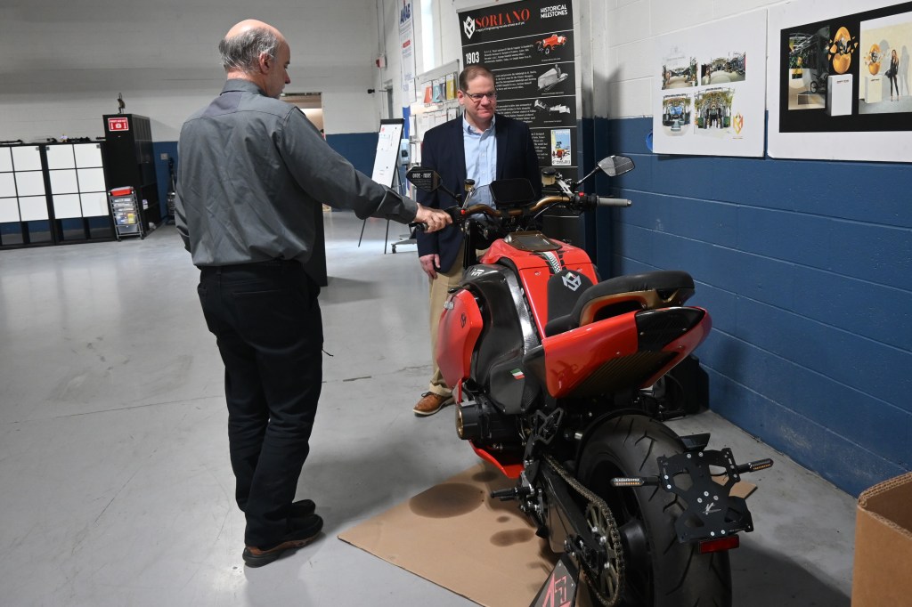 State Rep. Buchsbaum Tours Gyre9’s Southbury Manufacturing&nbsp;Facility