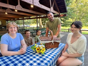 Southbury Democratic Town Committee to Hold Annual Family Picnic and Silent Auction Aug. 30